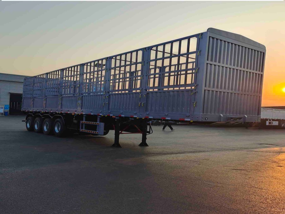 Dyrun 4 axle fres cargo Chomi ट्रेलर पश्चिम अफ्रिका को लागी प्रस्थान गर्न को लागी