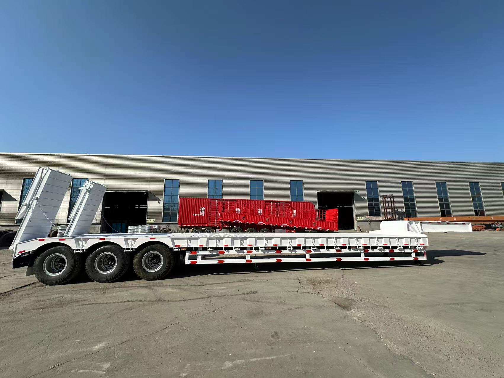 Derun वाहन 3 Axle कम कमबैड सेमी ट्रेलरहरू घानामा पठाइयो